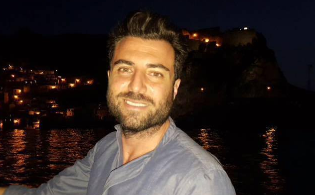 Dolore e commozione ai funerali di Elio Finocchiaro: lanciati palloncini bianchi in ricordo del 40enne scomparso