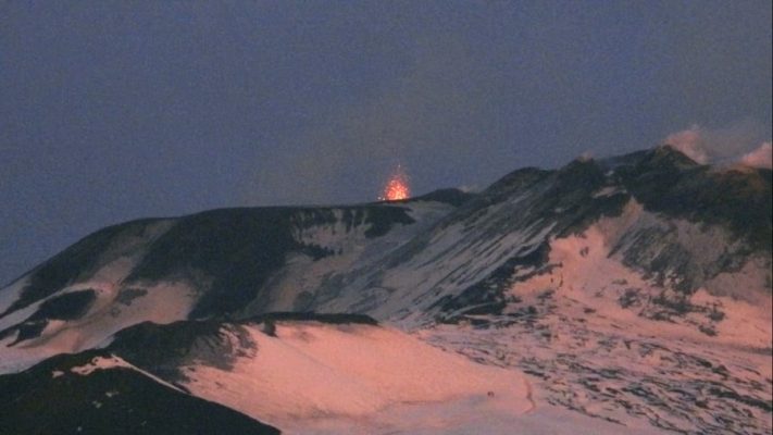 Etna, “a Muntagna” si è risvegliata all’alba di oggi: nuova attività vulcanica alla Voragine