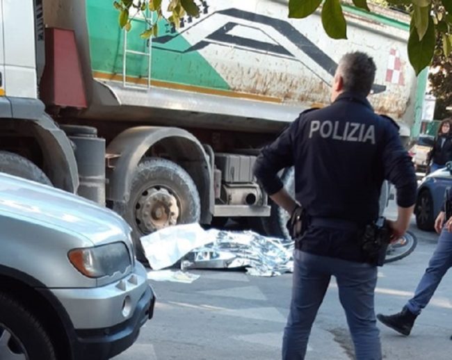 Scia di sangue sulle strade siciliane: ciclista travolto da camion muore sul colpo