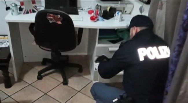 “Tatoo shop” non per mestiere ma come dimora per scontare la condanna: nel mirino un 23enne