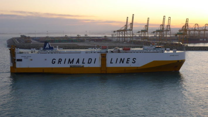 Mercantile abbandonato per avaria: 9 membri dell’equipaggio tratti in salvo dalla Grimaldi Lines