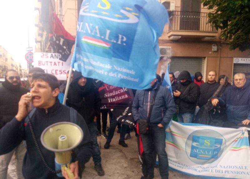 Caso Fortè, sit-in dei lavoratori. Sindacati: “Lo Stato faccia la sua parte in difesa del futuro dei propri cittadini” Caso Fortè, sit-in dei lavoratori. Sindacati: “Lo Stato faccia la sua parte in difesa del futuro dei propri cittadini”