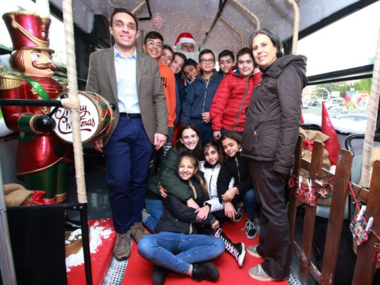 Catania, il “Jingle Bus” Amt fa tappa al parco Falcone: Babbo Natale incontra bambini e studenti