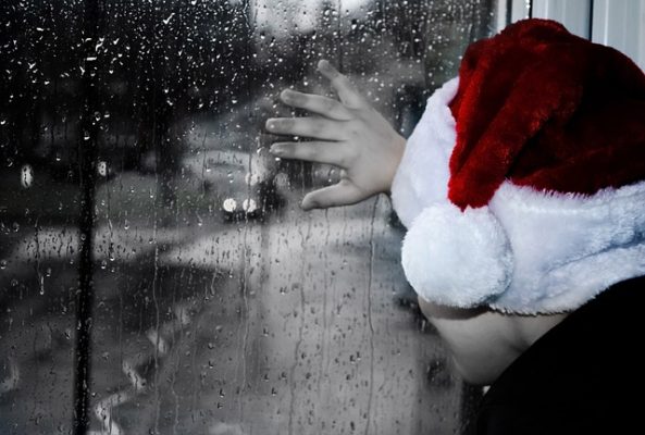 Natale: allegro e felice per molti, doloroso per altri. Come affrontare le feste dopo una perdita?