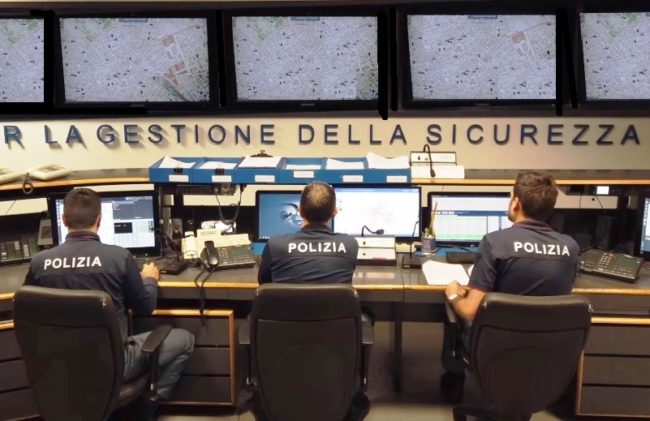 Allacci abusivi all’interno degli edifici popolari, intervento della Digos: denunciate 8 persone per furto aggravato