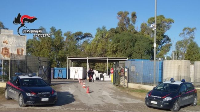 Ruba rame e materiale ferroso dall’isola ecologica ma viene scoperto: arrestato 52enne