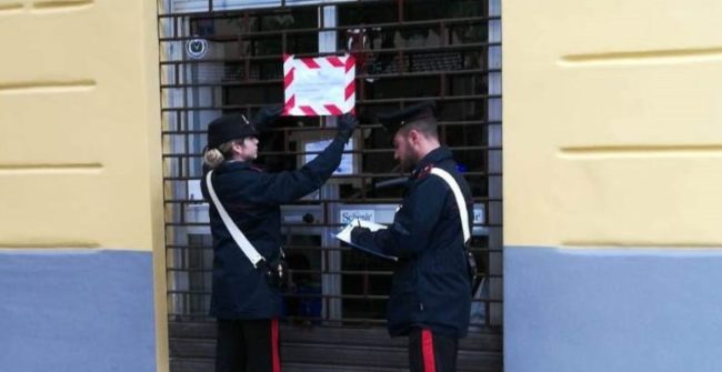 Negozi occupavano spazio del marciapiede: un sequestro e 7mila euro di multa