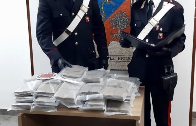 Trafficante di droga sbarca in Sicilia, scattano i controlli al porto: ritrovati diversi chili di hashish