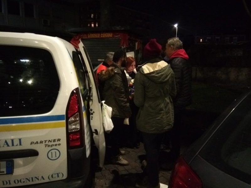 Catania, vaccino antinfluenzale per Natale: il regalo dei volontari ai senzatetto della città