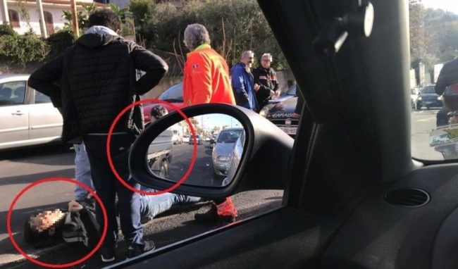Panico nel Catanese, uomo in preda al dolore disteso in via Etnea: si segue la pista dell’incidente, traffico paralizzato