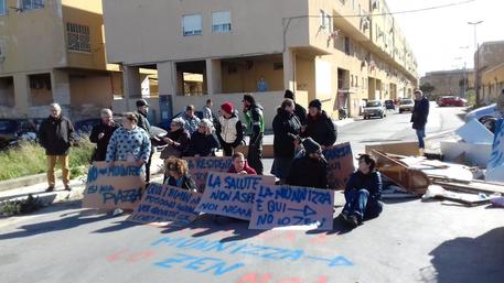 Emergenza rifiuti: quartiere Zen 2 si ribella e organizza un sit-in