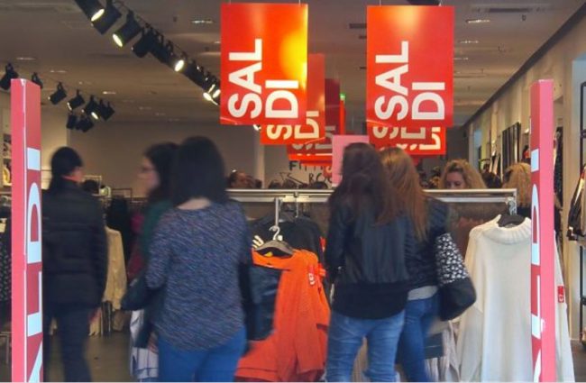 DA DOMANI I SALDI INVERNALI, ACQUISTI PER 4 ITALIANI SU 10