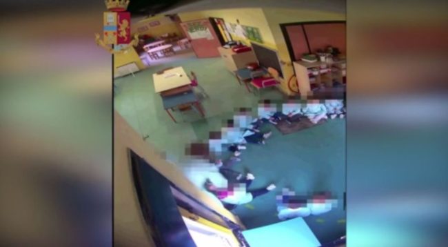 Insulti e botte a bimbi dell'asilo, arrestate due maestre