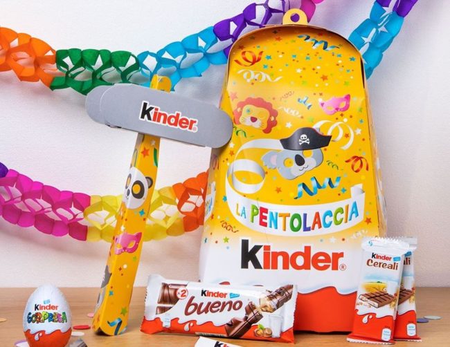 Kinder animera' il Carnevale di Viareggio con la Pentolaccia