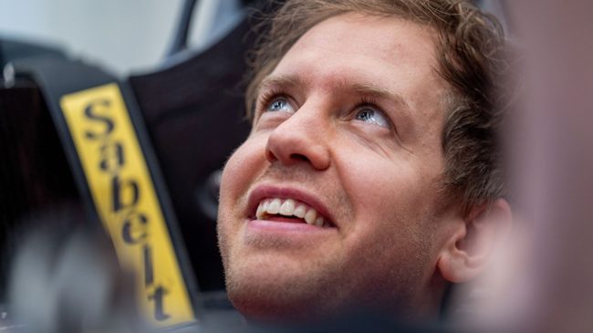 Vettel per la prima volta nell'abitacolo della nuova Ferrari