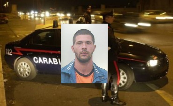 Strano viavai di giovani nel Catanese, spaccio di droga in piazza Purgatorio: 32enne arrestato