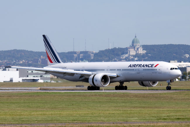 Tragica scoperta nel carrello di un aereo Air France: trovato cadavere di un bambino di 10 anni