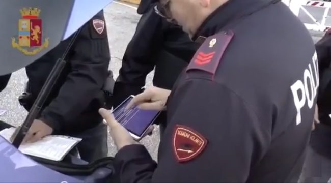 Controlli antidroga su persone e veicoli: stupefacenti nascosti nelle mura e nei contatori dell’acqua