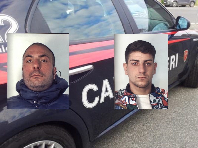 Vedette e spacciatore beccati nel quartiere Librino, marijuana e soldi in tasca: due arresti e una denuncia
