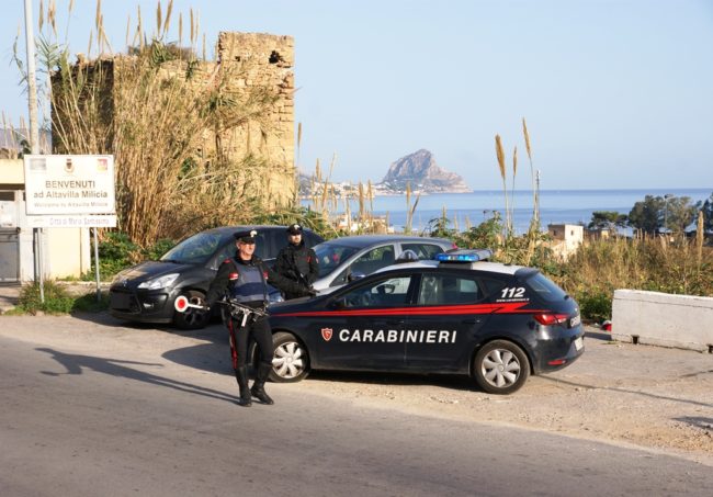 Rubano in casa credendo di averla “fatta franca”, ma dimenticano le telecamere: arrestati