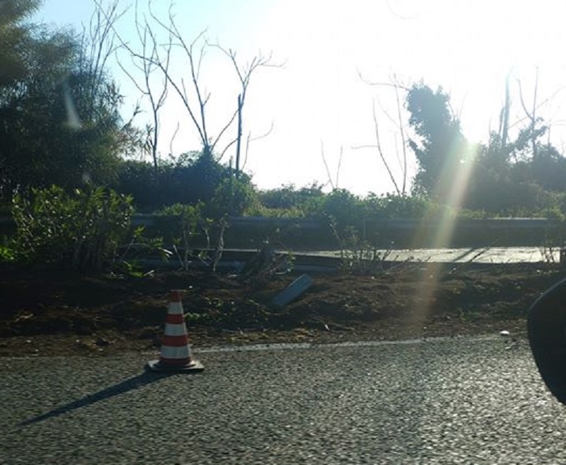 Grave incidente sulla A18, mezzo pesante sfonda il guardrail e invade corsia opposta: soccorritori sul posto