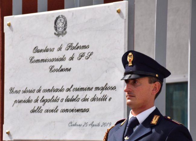 Busto dedicato a vittima della mafia imbrattato: identificati e denunciati due giovani fratelli