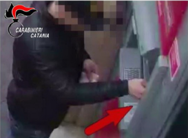Catania, 14 denunciati per associazione a delinquere e truffe alle banche: in 2 mesi incassati 45mila euro