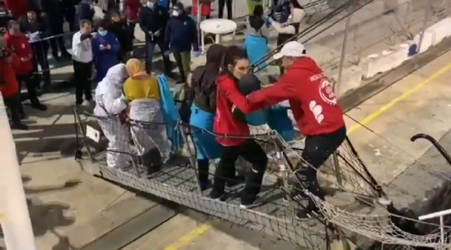 Open Arms trova un porto sicuro: sbarcano in Sicilia 118 migranti in mare da 5 giorni