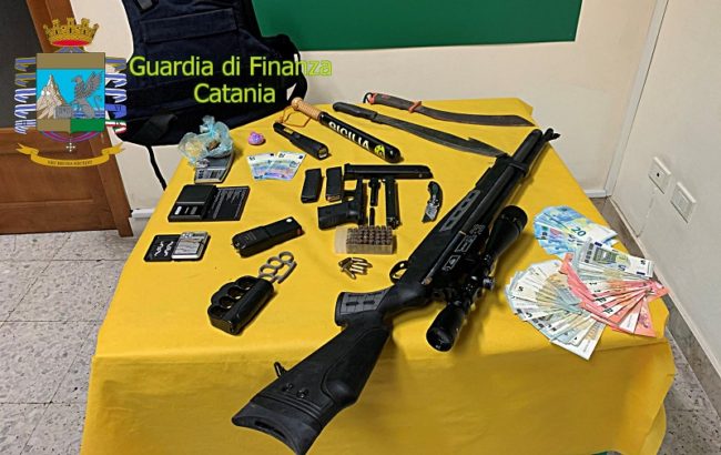 Detenzione abusiva di armi, finisce in manette Salvatore Raciti: uno dei soci del Lido “Le Capannine”