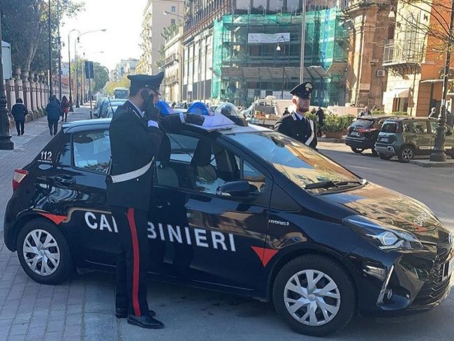 Appartamenti a “luci rosse” in via Lincoln, favoreggiamento della prostituzione: denunciato 49enne