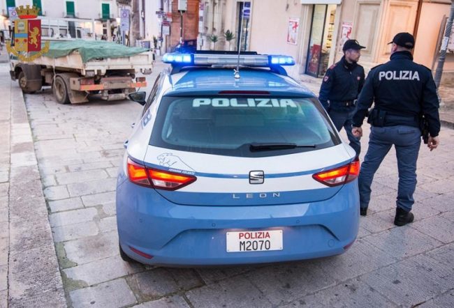 Entra in un panificio e chiede di andare in bagno, donna ruba denaro ai dipendenti: deferita