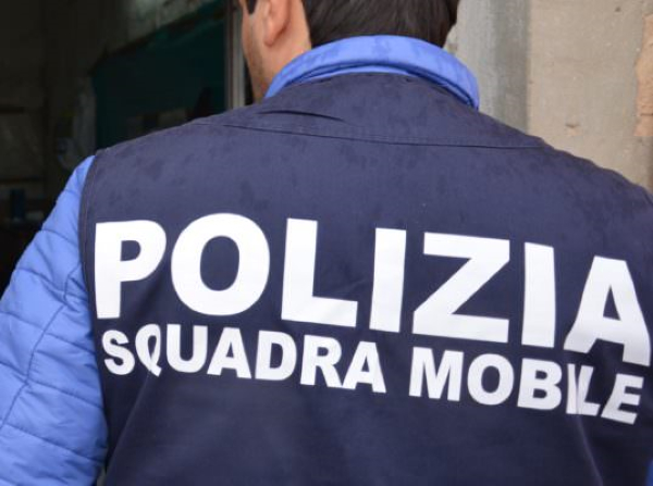 Colla nelle serrature dei cancelli, imprenditore denuncia quanto accaduto nella sua ditta Colla nelle serrature dei cancelli, imprenditore denuncia quanto accaduto nella sua ditta