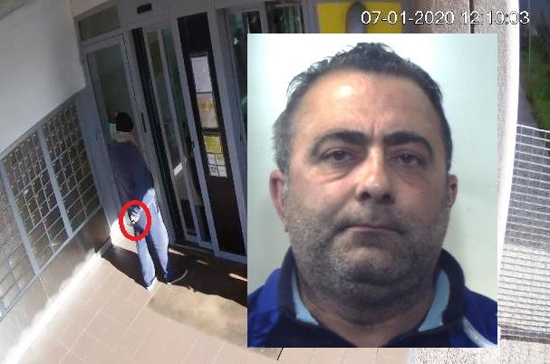 Armato di taglierino rapina ufficio postale nel Catanese: “braccato” dai carabinieri 46enne si presenta in caserma