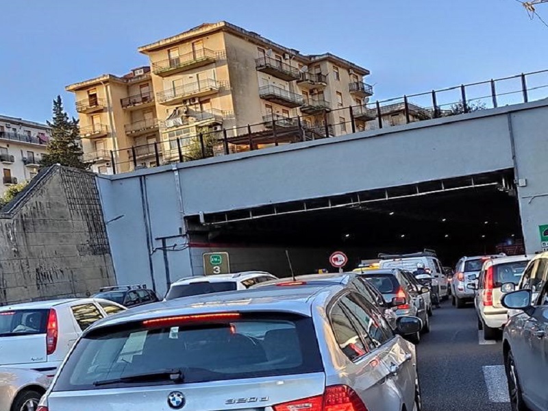 Catania, incidente al viale Mediterraneo: traffico bloccato in direzione viale Vincenzo Giuffrida