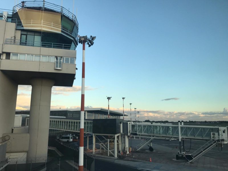 Eruzione dell’Etna, problemi per l’aeroporto di Catania: troppa cenere, chiuso settore spazio aereo