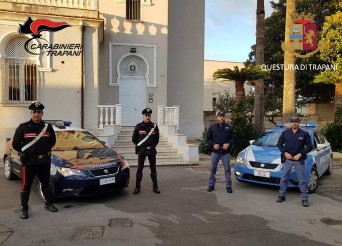 Furto aggravato e tentato furto, carabinieri e polizia smascherano cinque ladri: scattano le manette