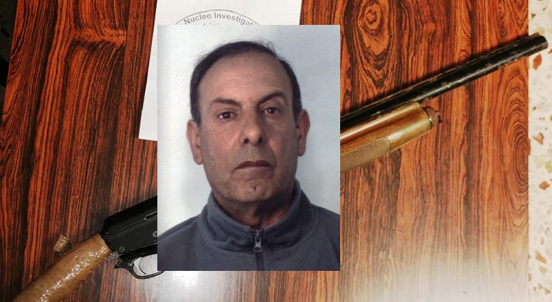 Fucile a canne mozze nascosto in cucina, blitz nel quartiere Pigno: arrestato un “tranquillo” carrozziere