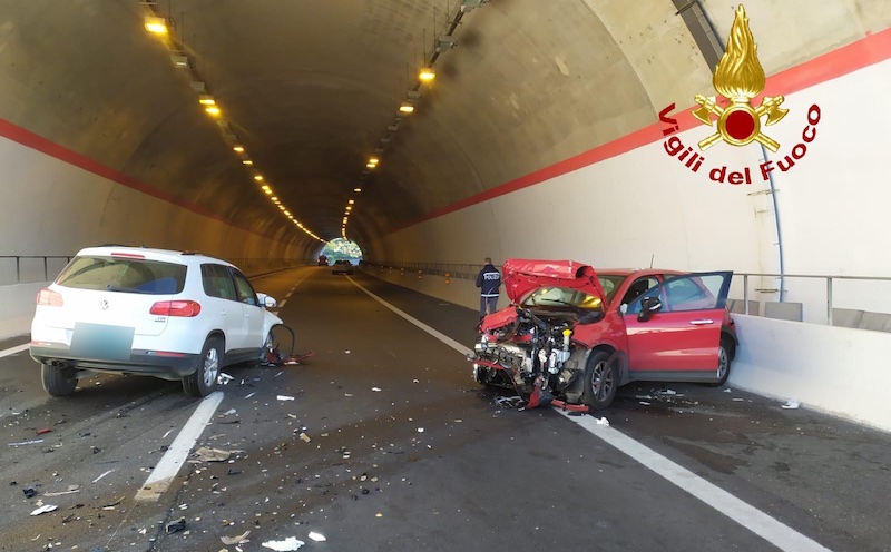 Contromano sulla Catania-Siracusa, Fiat 500 X imbocca svincolo sbagliato: diversi feriti, uno al Cannizzaro