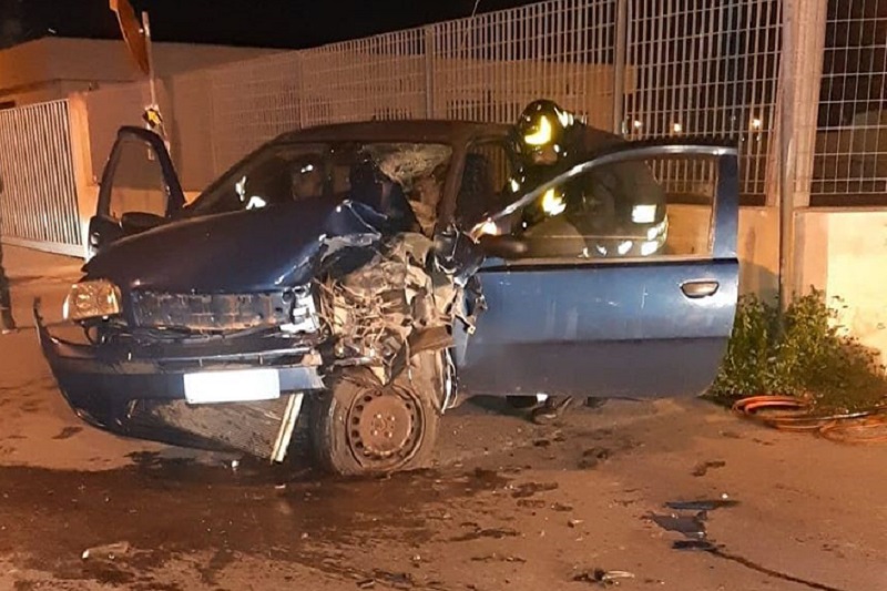 Scontro tra due auto in via Cultrone: tre i feriti rimasti coinvolti