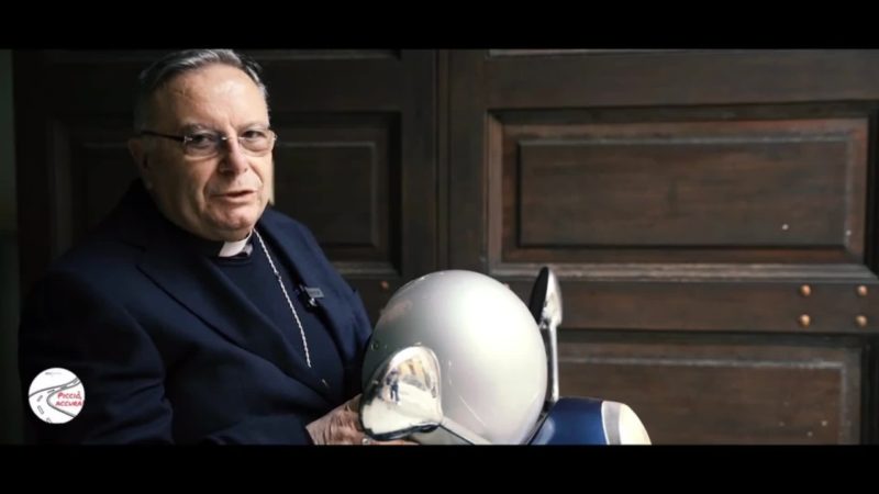L’arcivescovo, sulla sua moto, invita i giovani a non correre