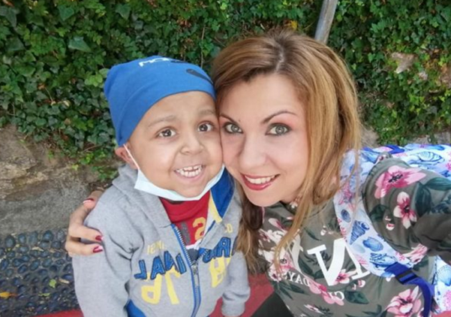 Due trapianti e una piccola vita da guerriero: la mamma di Nicolas si propone come donatrice per il figlio