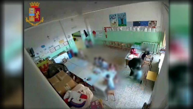 Schiaffi e minacce ai bimbi dell’asilo, sospesa maestra a Matera