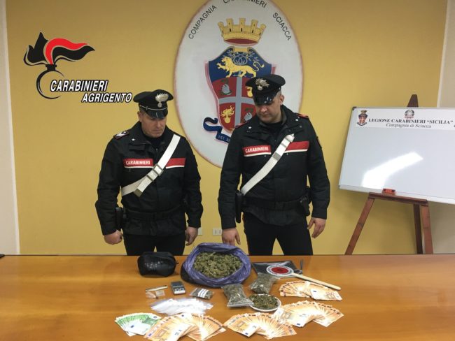 Colpo grosso dei carabinieri, il carnevale si avvicina e aumentano i controlli: sequestrati 20mila euro e droga
