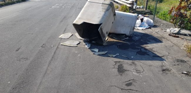 Catania, abbandono selvaggio di rifiuti in via Currolo. Zingale: “Bonificare immediatamente”