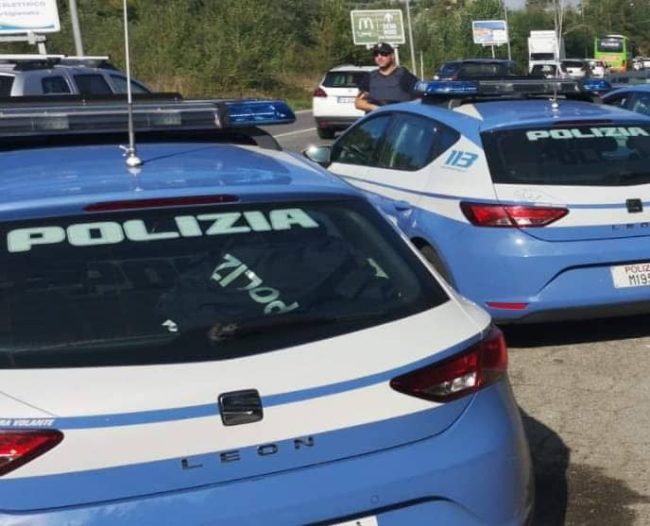 Non è autorizzato a entrare con l’auto al Pronto Soccorso, investe e trascina per metri vigilante: denunciato 57enne
