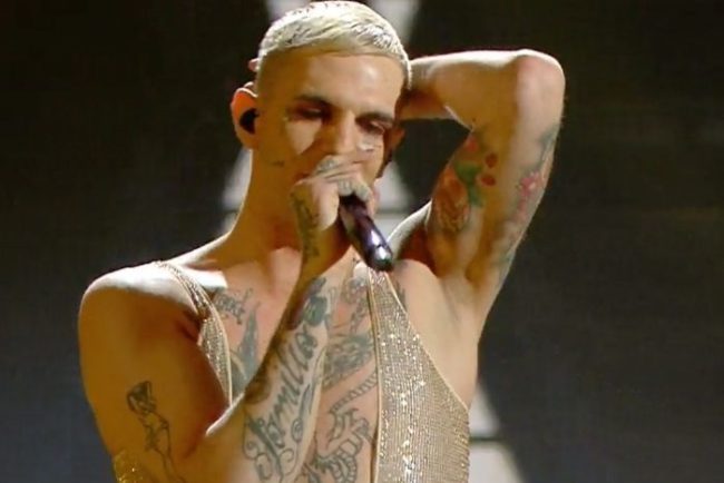 Sanremo, Fiorello si veste da prete e Achille Lauro si denuda
