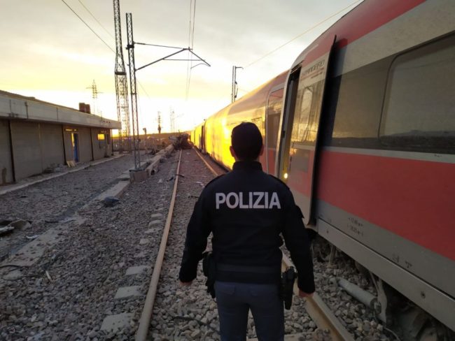 Treno deragliato, 2 morti e 31 feriti il bilancio definitivo