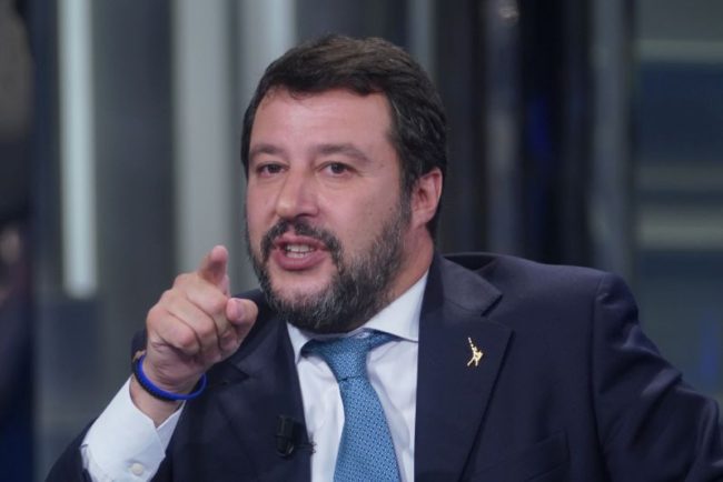 Salvini sul ponte sullo Stretto: “Cantieri aperti tra un anno”