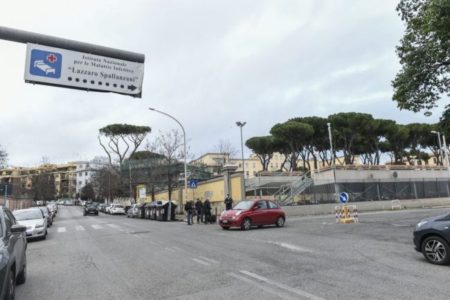 Coronavirus, negativi test di 20 persone in contatto con coppia cinese