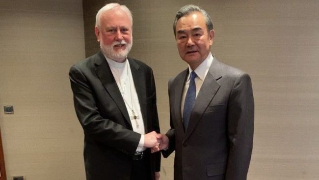 Cina-Vaticano, storico incontro tra ministri degli Esteri